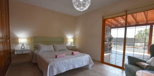 Habitación con cama de matrimonio